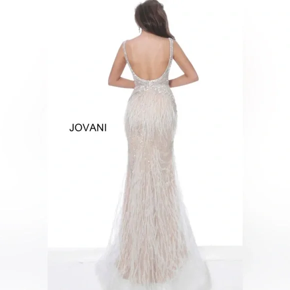 New Jovani 03023 Sheer Embellished Bodice
Feather Gown|Cream|00|Missing Tags - Picture 4 of 17